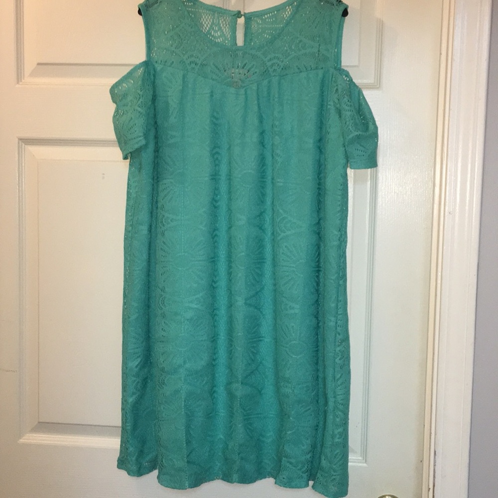 Speechless Peep shoulder lace dress.